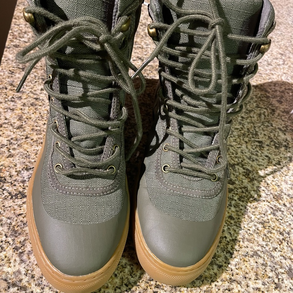 True religion tennis shoes